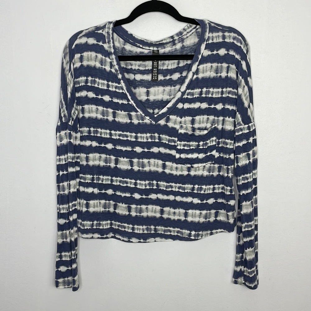 Design Lab tie dye stripes stretchy pocket v neckline long sleeve top